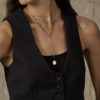 Collana-Ana-con-medaglia-pietre-semipreziose-nianì-foto-indossato