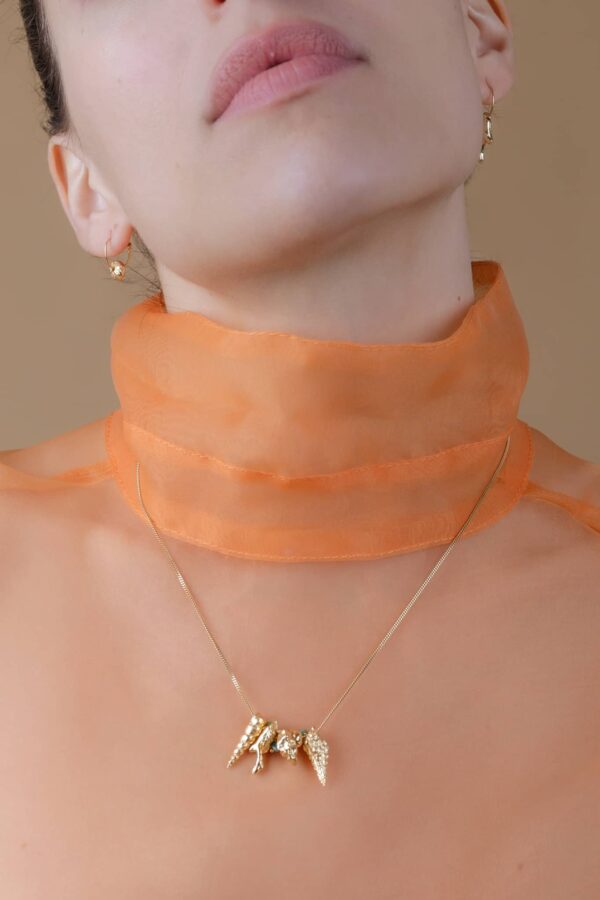 Collana conchiglie Calypso indossata niani